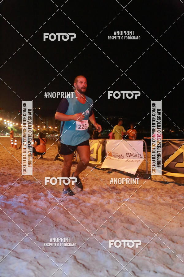 Buy your photos of the eventNIGHT RUN ICARA� BEACH - 6� EDI��O - NITER�I RJ on Fotop