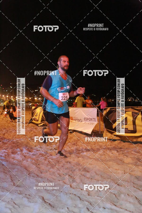 Buy your photos of the eventNIGHT RUN ICARA� BEACH - 6� EDI��O - NITER�I RJ on Fotop