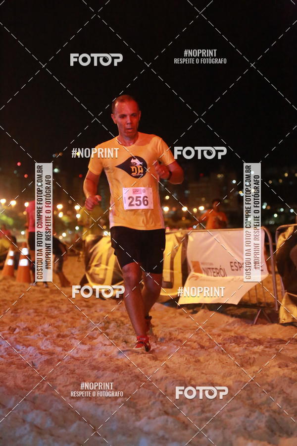 Buy your photos of the eventNIGHT RUN ICARA� BEACH - 6� EDI��O - NITER�I RJ on Fotop