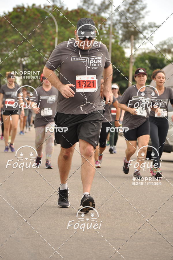 Buy your photos of the eventSantander Track&Field  Run Series - Shopping Vitria on Fotop