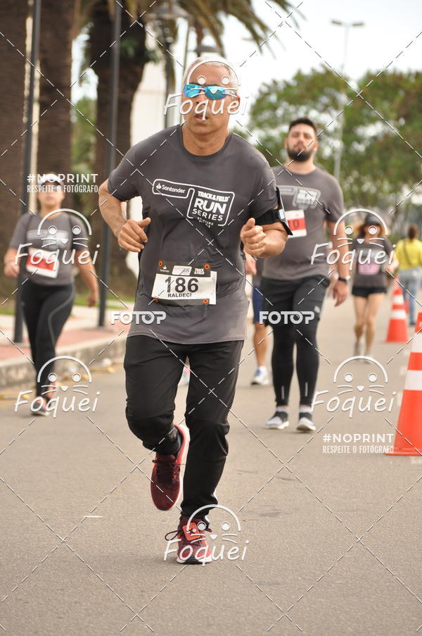 Buy your photos of the eventSantander Track&Field  Run Series - Shopping Vitria on Fotop