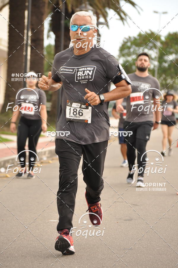 Buy your photos of the eventSantander Track&Field  Run Series - Shopping Vitria on Fotop