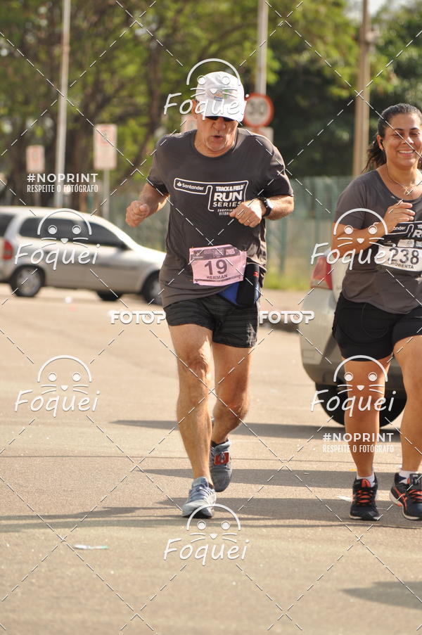 Buy your photos of the eventSantander Track&Field  Run Series - Shopping Vitria on Fotop