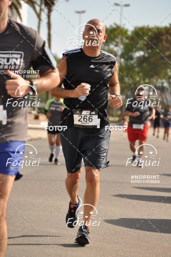 Buy your photos of the eventSantander Track&Field  Run Series - Shopping Vitria on Fotop