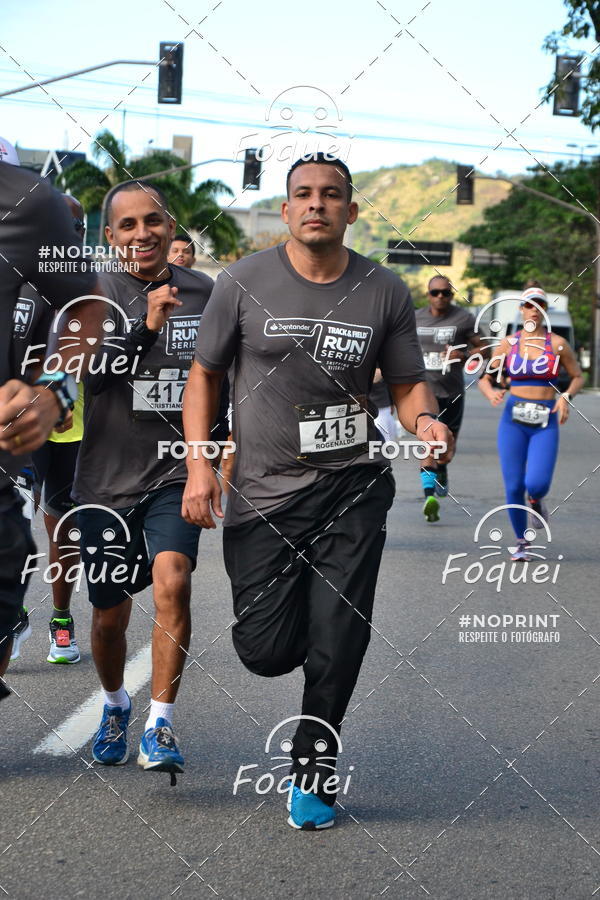 Buy your photos of the eventSantander Track&Field  Run Series - Shopping Vitria on Fotop