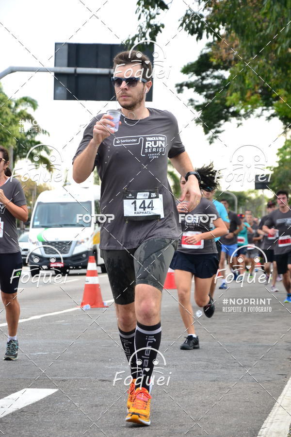 Buy your photos of the eventSantander Track&Field  Run Series - Shopping Vitria on Fotop