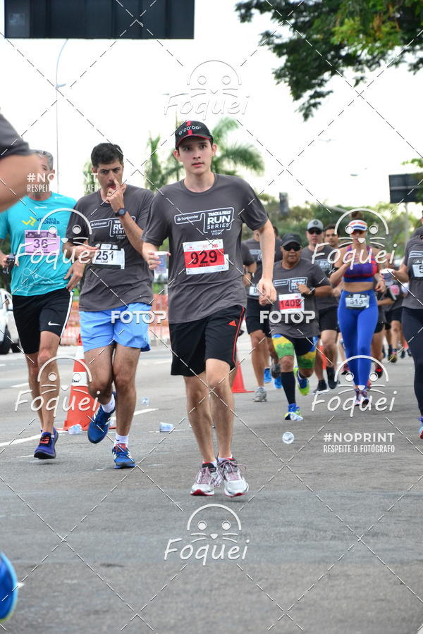 Buy your photos of the eventSantander Track&Field  Run Series - Shopping Vitria on Fotop