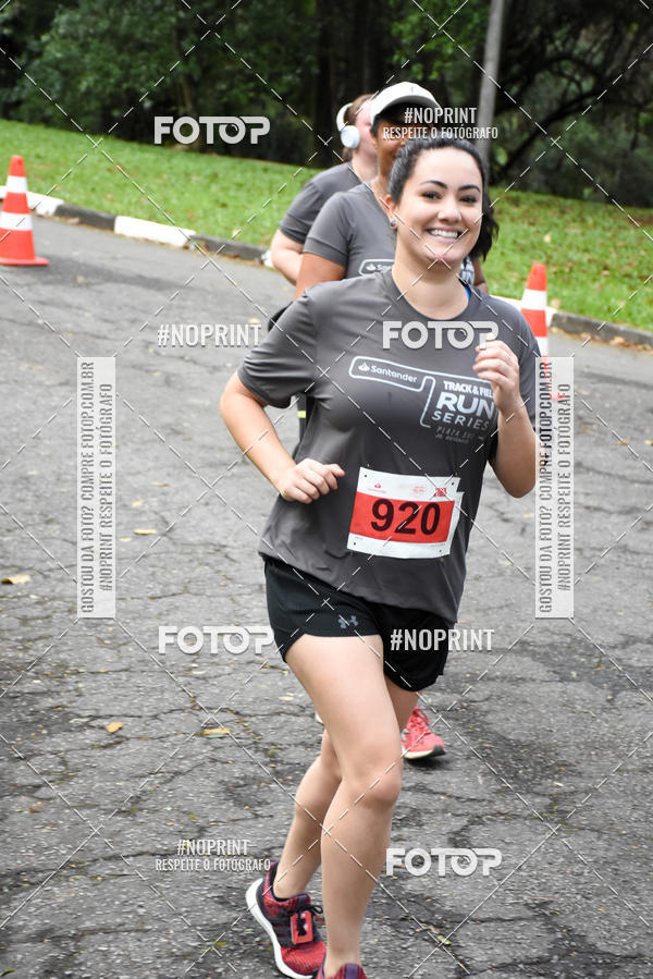 Buy your photos of the eventSantander Track & Field Run Series - Plaza Sul - Jardim Botnico on Fotop