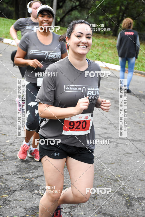 Buy your photos of the eventSantander Track & Field Run Series - Plaza Sul - Jardim Botnico on Fotop