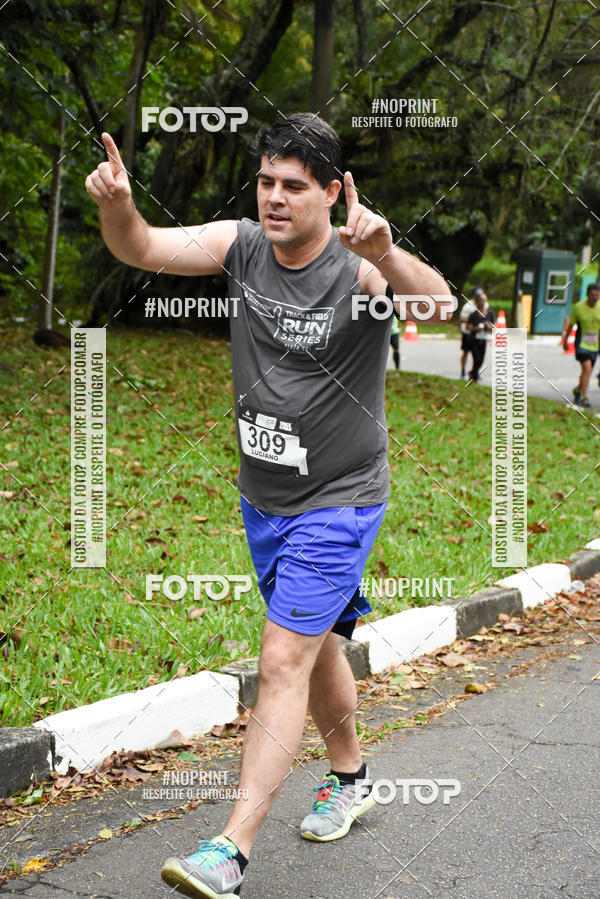 Buy your photos of the eventSantander Track & Field Run Series - Plaza Sul - Jardim Bot�nico on Fotop