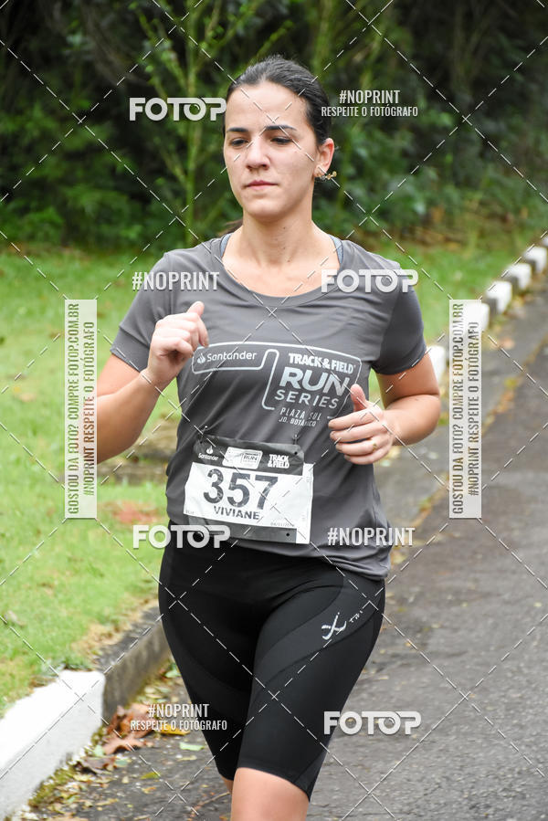 Buy your photos of the eventSantander Track & Field Run Series - Plaza Sul - Jardim Botnico on Fotop
