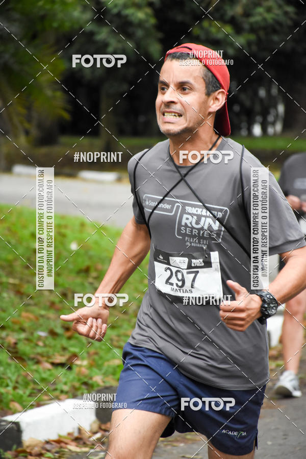 Buy your photos of the eventSantander Track & Field Run Series - Plaza Sul - Jardim Botnico on Fotop