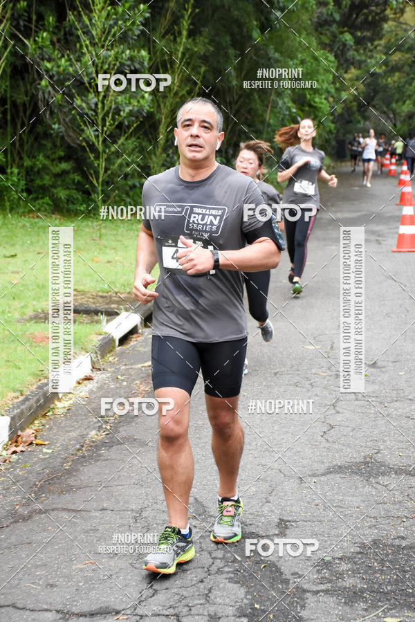 Buy your photos of the eventSantander Track & Field Run Series - Plaza Sul - Jardim Botnico on Fotop