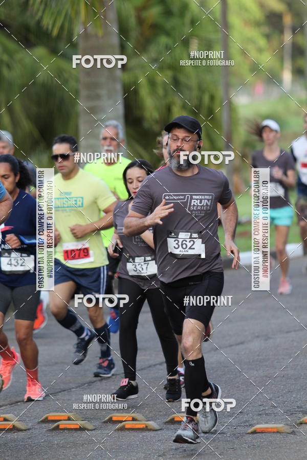 Buy your photos of the eventSantander Track & Field Run Series - Plaza Sul - Jardim Bot�nico on Fotop