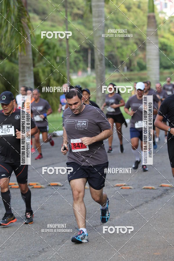 Buy your photos of the eventSantander Track & Field Run Series - Plaza Sul - Jardim Bot�nico on Fotop