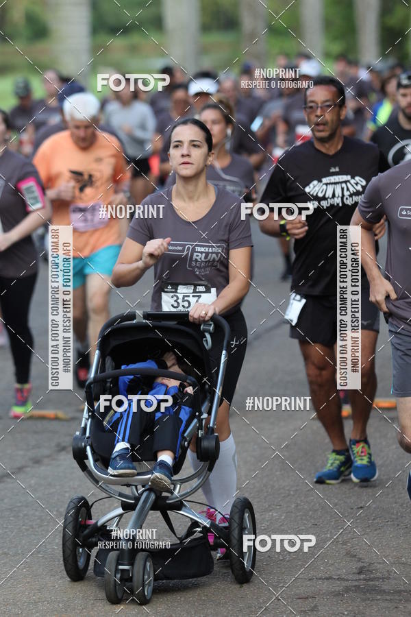 Buy your photos of the eventSantander Track & Field Run Series - Plaza Sul - Jardim Botnico on Fotop