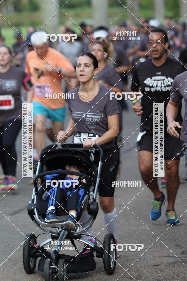 Buy your photos of the eventSantander Track & Field Run Series - Plaza Sul - Jardim Botnico on Fotop