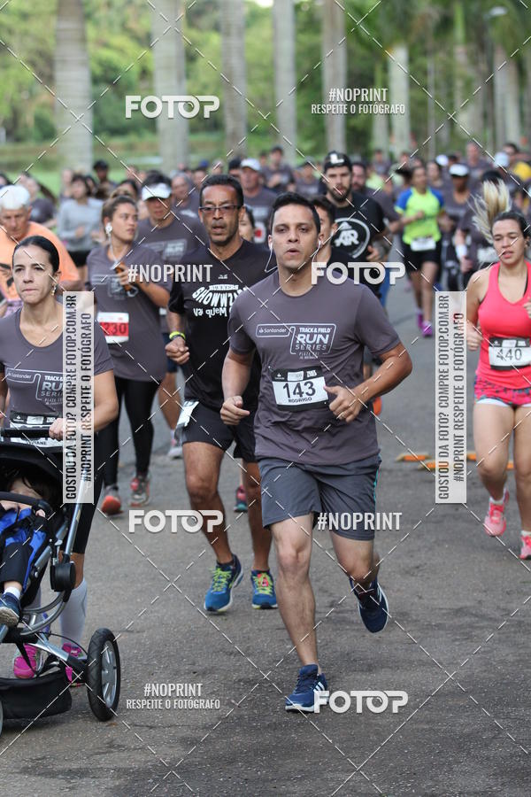 Buy your photos of the eventSantander Track & Field Run Series - Plaza Sul - Jardim Botnico on Fotop