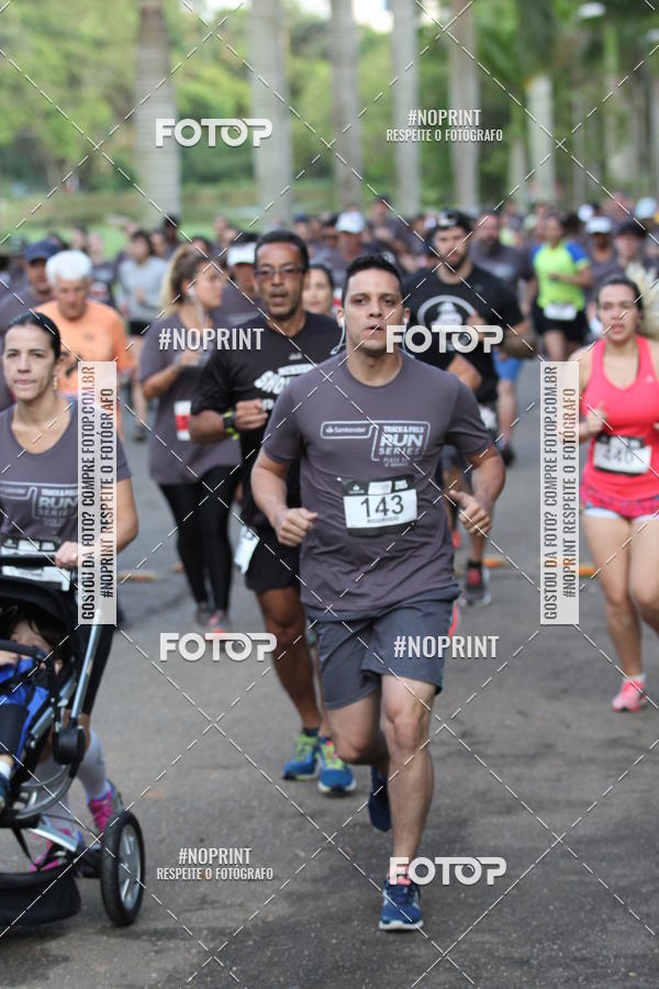 Buy your photos of the eventSantander Track & Field Run Series - Plaza Sul - Jardim Botnico on Fotop