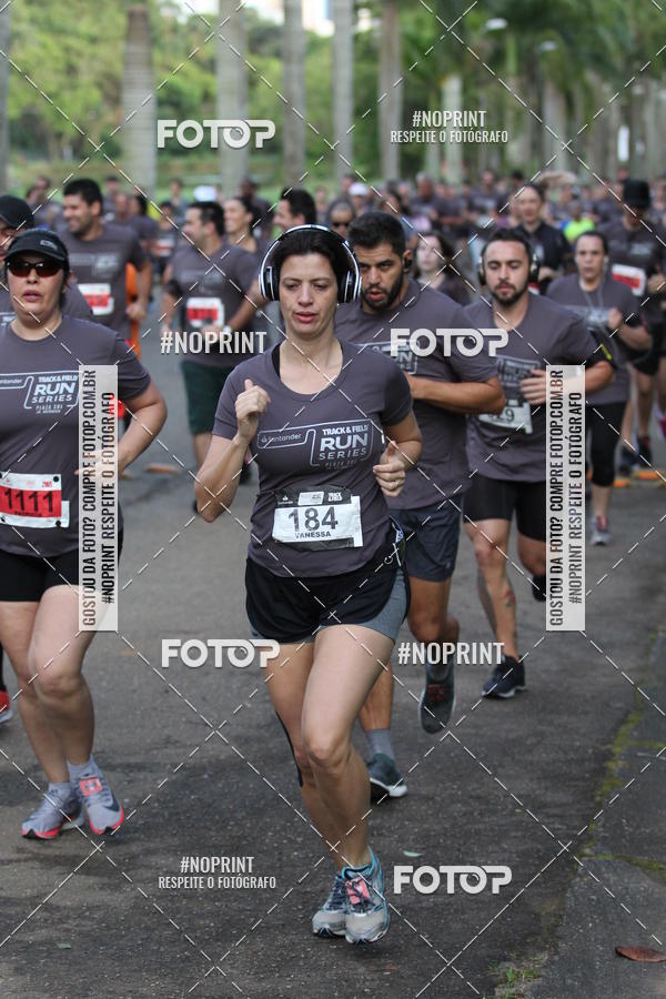 Buy your photos of the eventSantander Track & Field Run Series - Plaza Sul - Jardim Botnico on Fotop