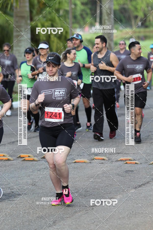 Compre as suas fotos do eventoSantander Track & Field Run Series - Plaza Sul - Jardim Botnico no Fotop