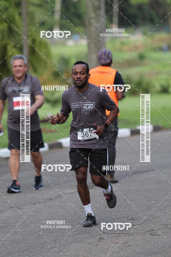 Buy your photos of the eventSantander Track & Field Run Series - Plaza Sul - Jardim Botnico on Fotop