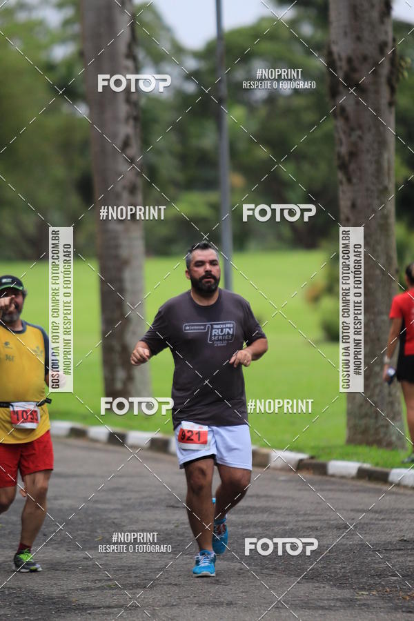 Buy your photos of the eventSantander Track & Field Run Series - Plaza Sul - Jardim Botnico on Fotop
