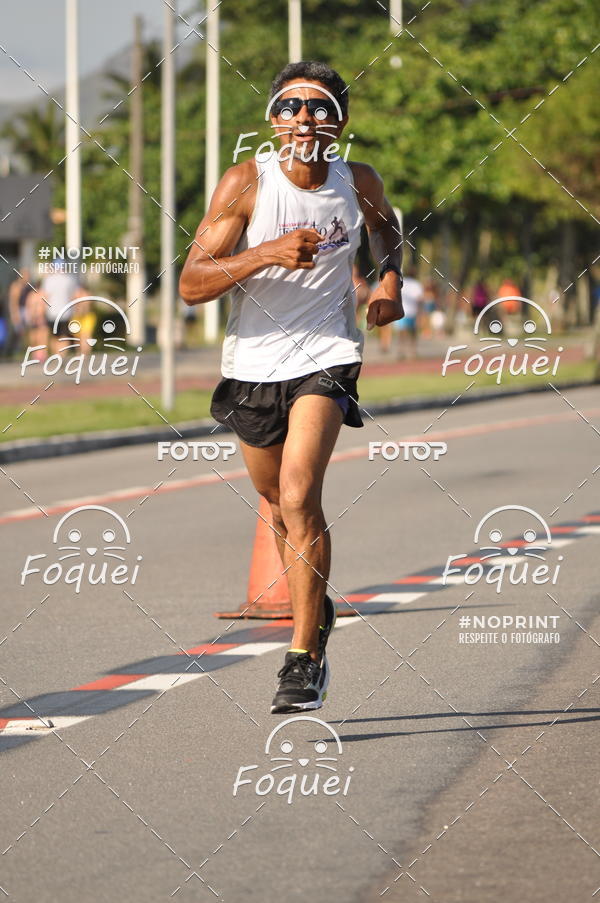 Buy your photos of the event21KES - Meia Maratona do Esprito Santo on Fotop