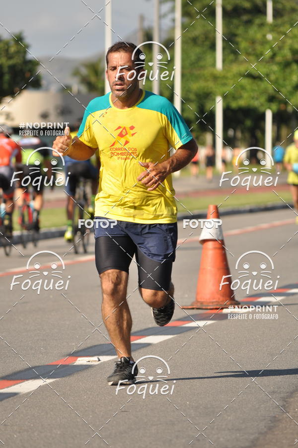 Buy your photos of the event21KES - Meia Maratona do Esprito Santo on Fotop