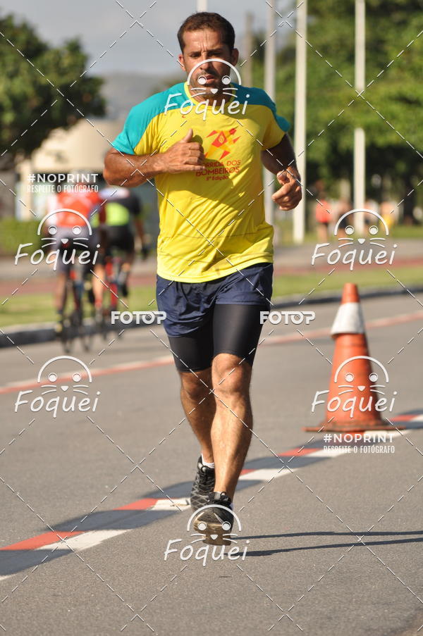 Buy your photos of the event21KES - Meia Maratona do Esprito Santo on Fotop