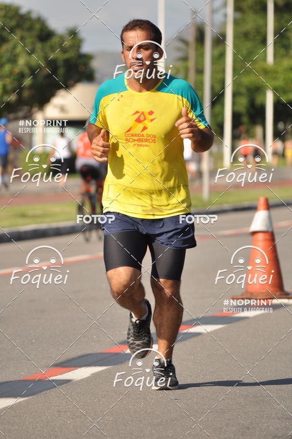 Buy your photos of the event21KES - Meia Maratona do Esprito Santo on Fotop