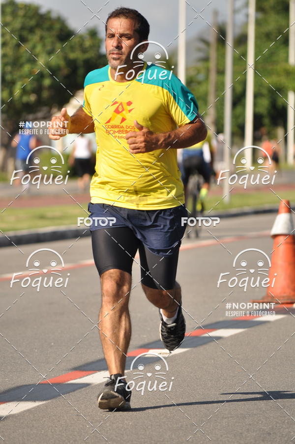 Buy your photos of the event21KES - Meia Maratona do Esprito Santo on Fotop