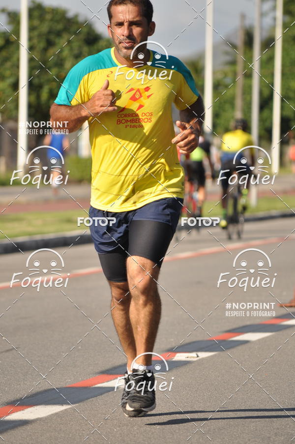 Buy your photos of the event21KES - Meia Maratona do Esprito Santo on Fotop