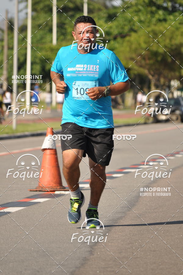 Buy your photos of the event21KES - Meia Maratona do Esprito Santo on Fotop