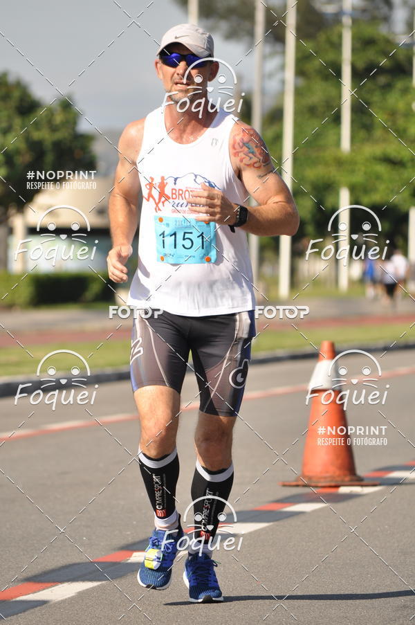 Buy your photos of the event21KES - Meia Maratona do Esprito Santo on Fotop