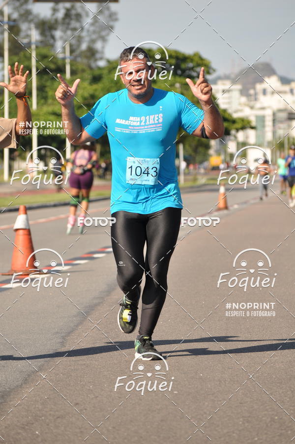 Buy your photos of the event21KES - Meia Maratona do Esprito Santo on Fotop