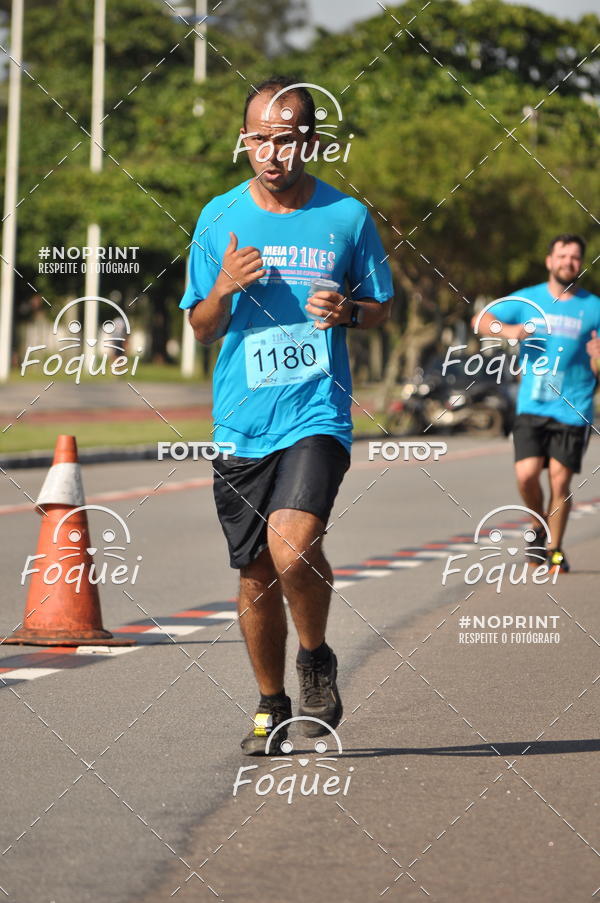 Buy your photos of the event21KES - Meia Maratona do Esprito Santo on Fotop