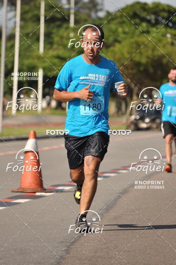 Buy your photos of the event21KES - Meia Maratona do Esprito Santo on Fotop