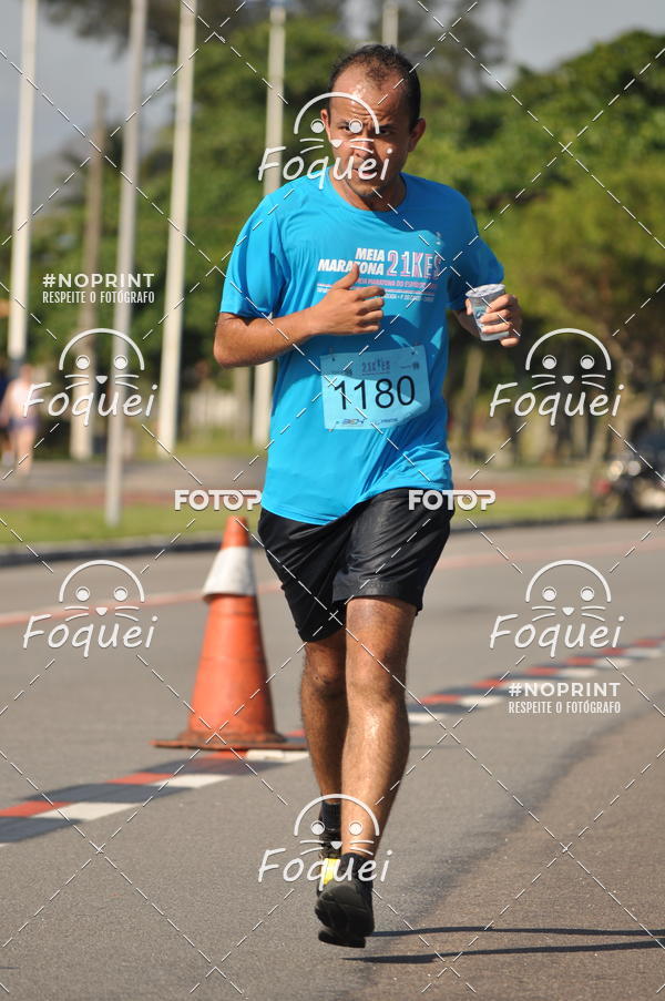 Buy your photos of the event21KES - Meia Maratona do Esprito Santo on Fotop