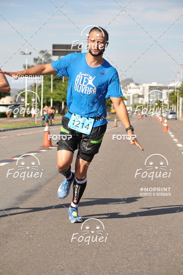 Buy your photos of the event21KES - Meia Maratona do Esprito Santo on Fotop