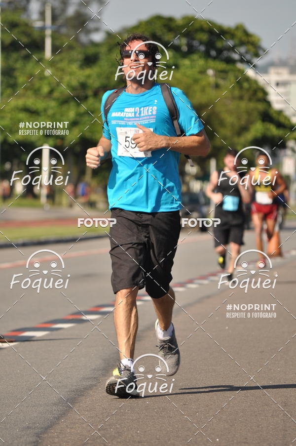 Buy your photos of the event21KES - Meia Maratona do Esprito Santo on Fotop