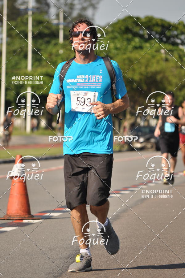 Buy your photos of the event21KES - Meia Maratona do Esprito Santo on Fotop