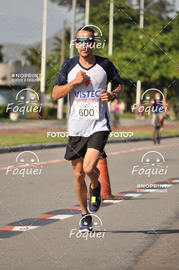 Buy your photos of the event21KES - Meia Maratona do Esprito Santo on Fotop