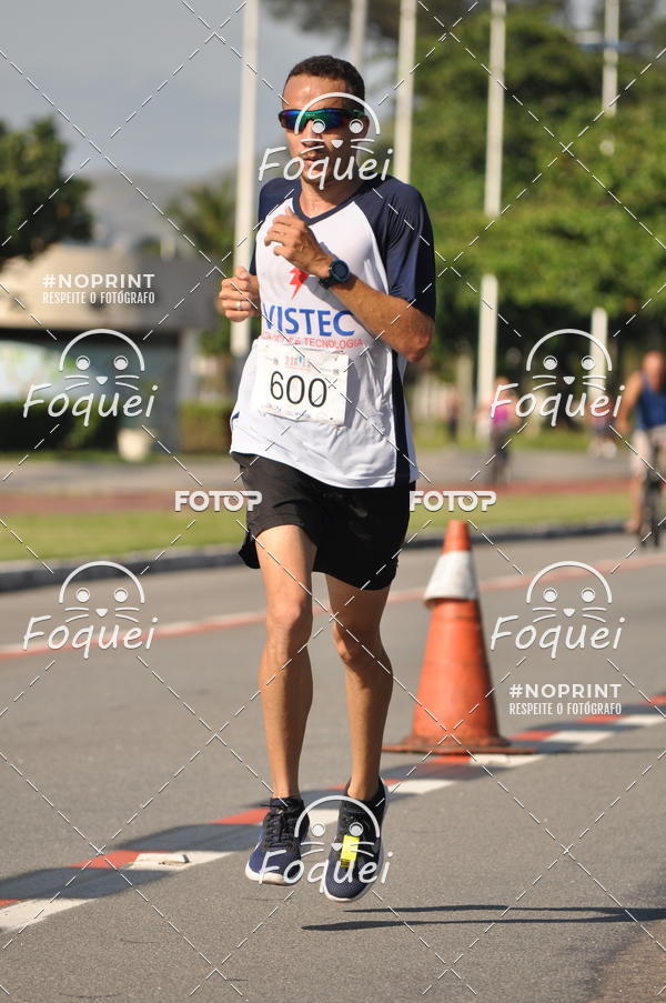 Buy your photos of the event21KES - Meia Maratona do Esprito Santo on Fotop