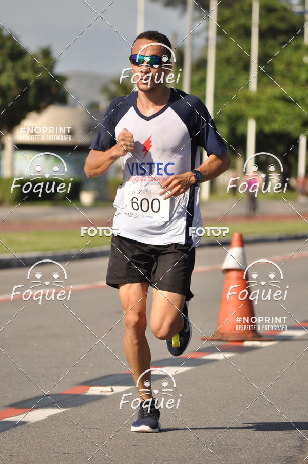 Buy your photos of the event21KES - Meia Maratona do Esprito Santo on Fotop