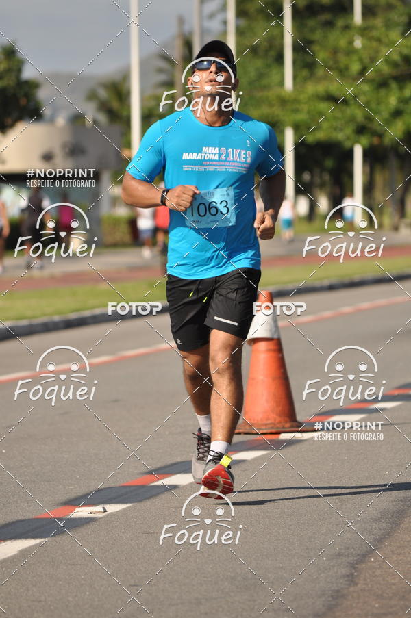 Buy your photos of the event21KES - Meia Maratona do Esprito Santo on Fotop