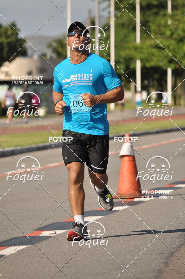 Buy your photos of the event21KES - Meia Maratona do Esprito Santo on Fotop