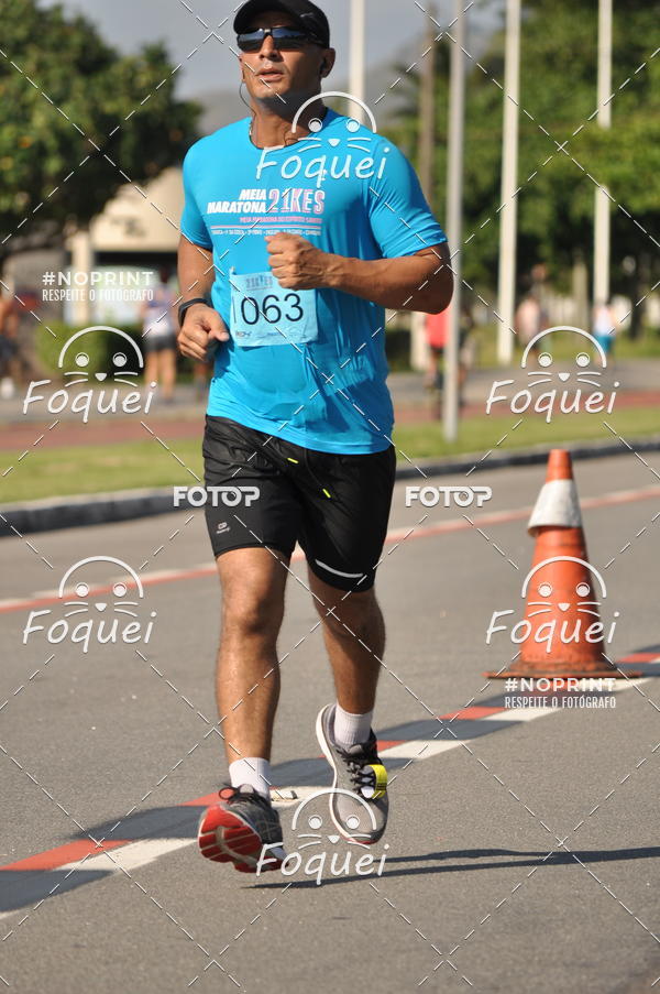 Buy your photos of the event21KES - Meia Maratona do Esprito Santo on Fotop