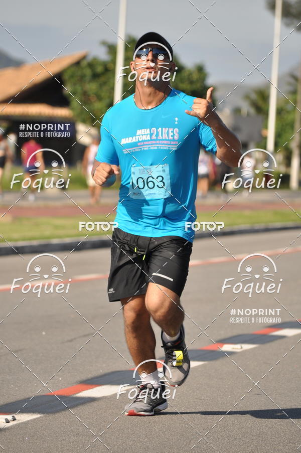 Buy your photos of the event21KES - Meia Maratona do Esprito Santo on Fotop