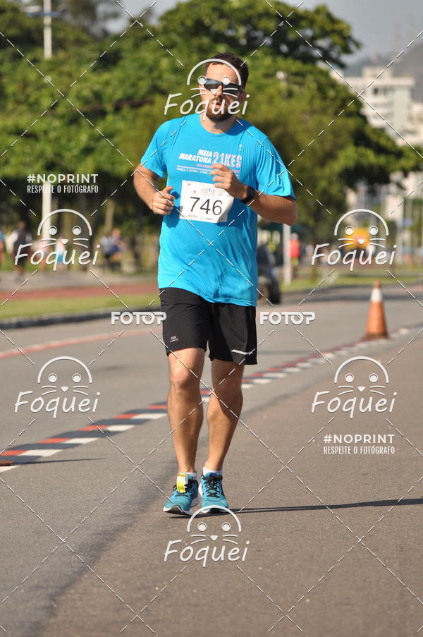 Buy your photos of the event21KES - Meia Maratona do Esprito Santo on Fotop